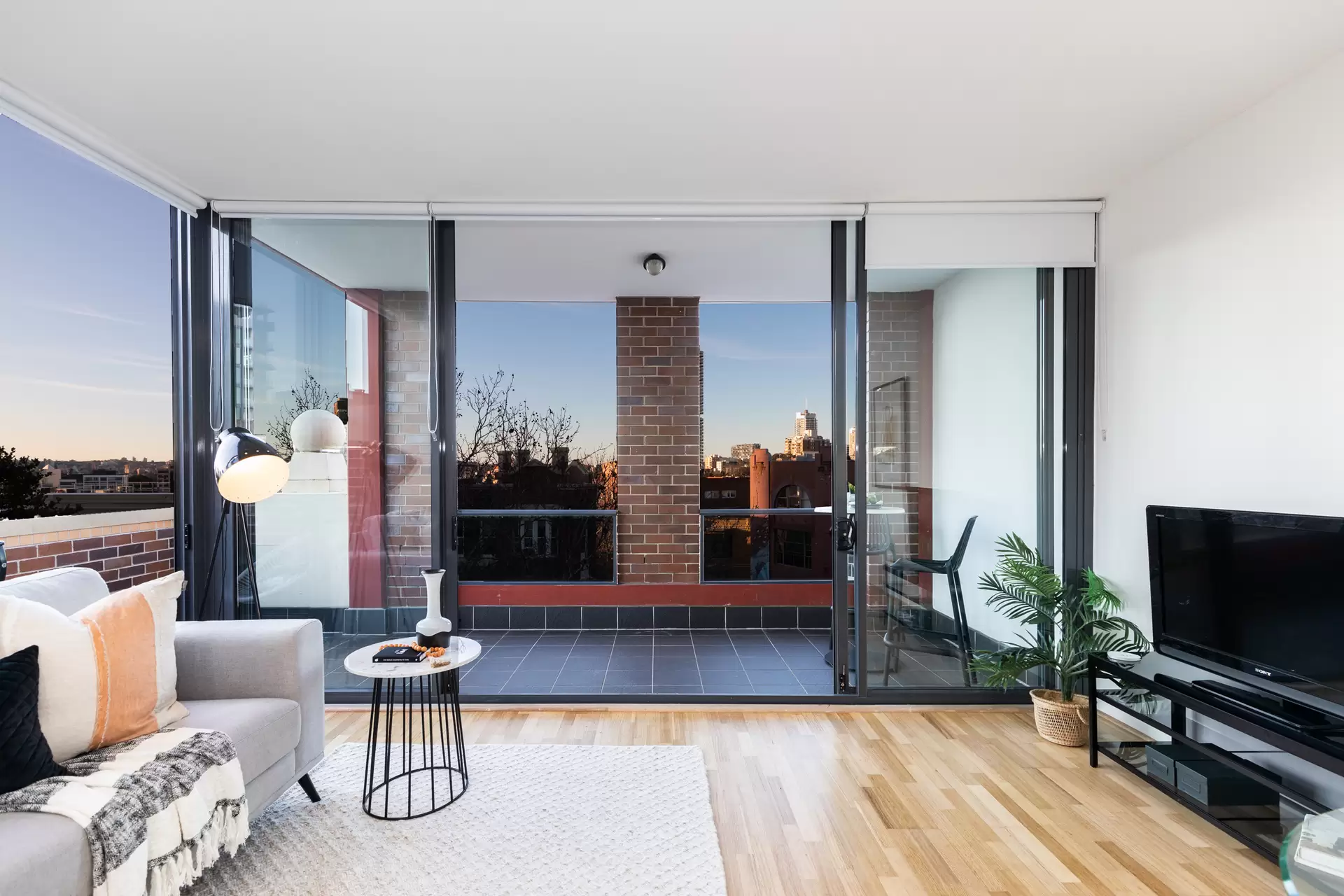 19/107 Oxford St, Darlinghurst Leased by The Gallery Real Estate - image 1