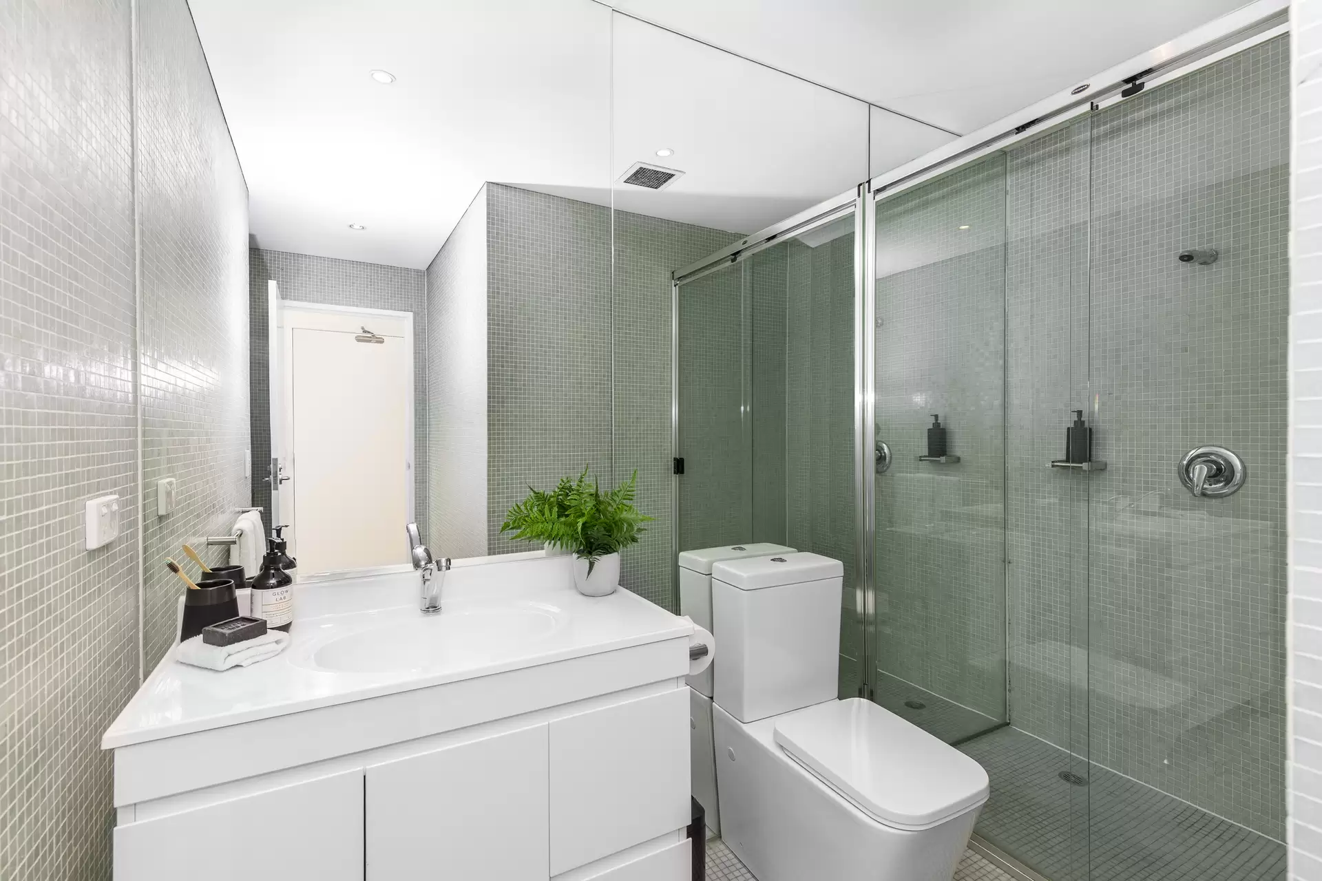 19/107 Oxford St, Darlinghurst Leased by The Gallery Real Estate - image 1