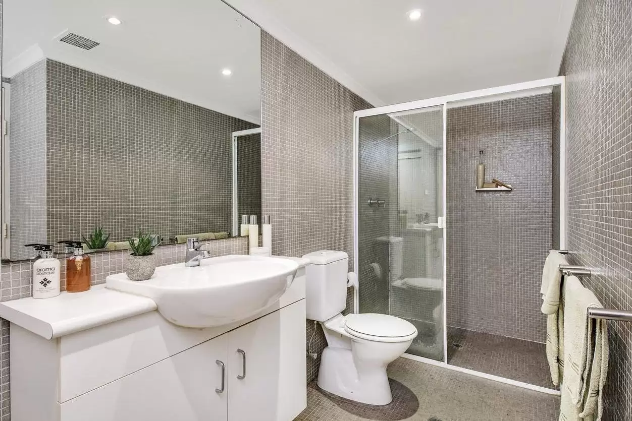 R404/780 Bourke Street, Redfern Leased by The Gallery Real Estate - image 5