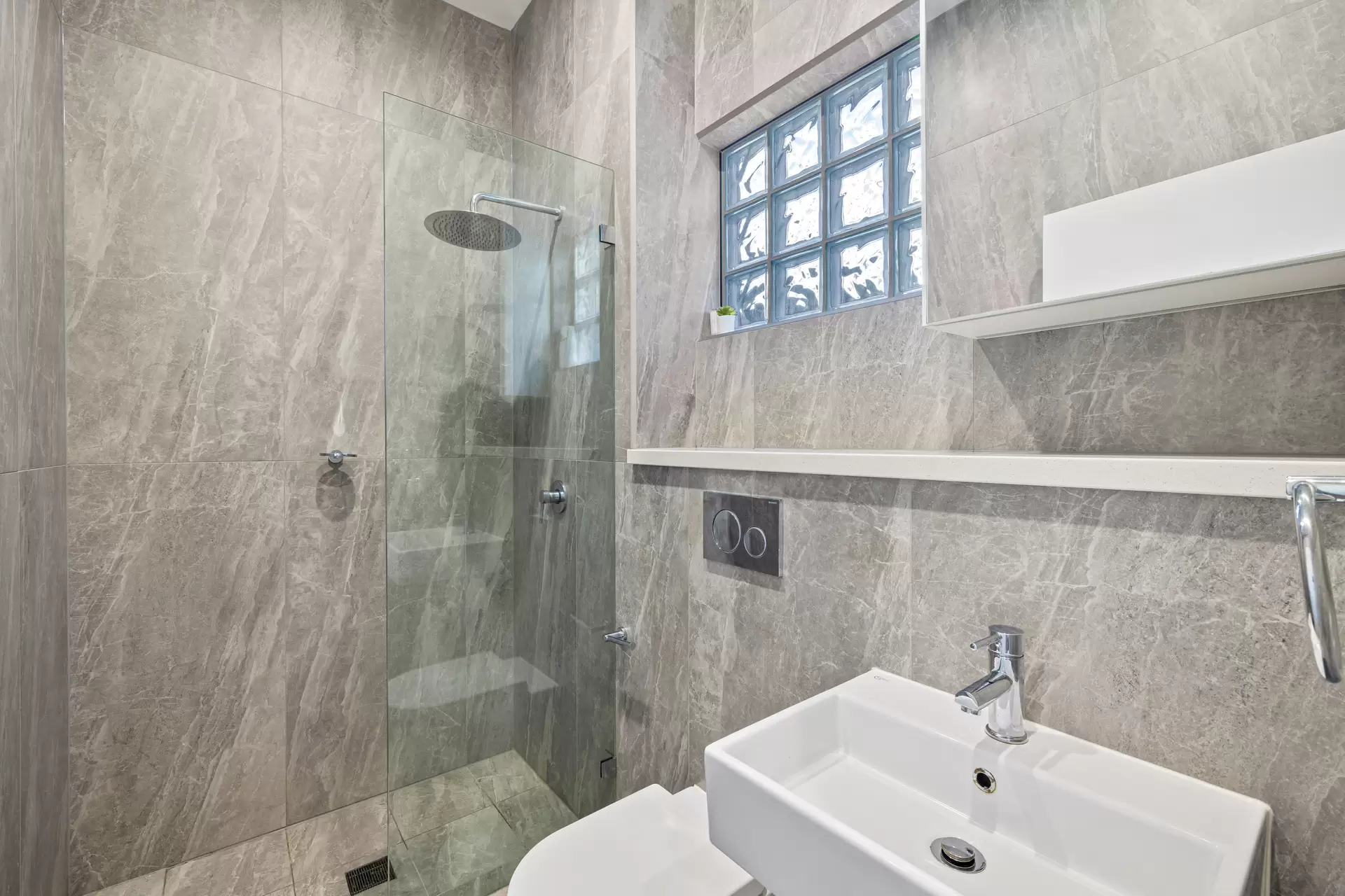 1/25-29 Smallwood Ave, Homebush Leased by The Gallery Real Estate - image 1