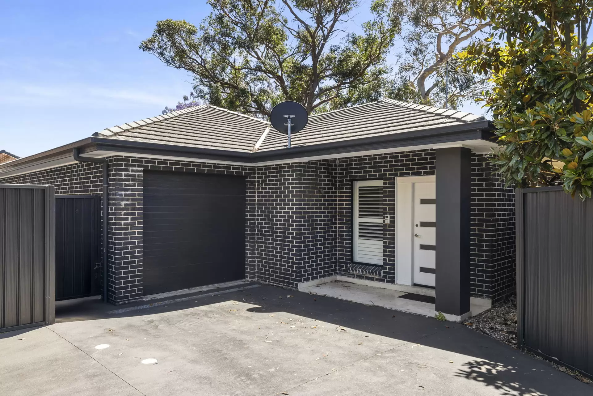 6/5-7 Monie Ave, East Hills Leased by The Gallery Real Estate - image 1