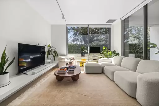 DG31/810-222 Elizabeth Street, Waterloo Leased by The Gallery Real Estate