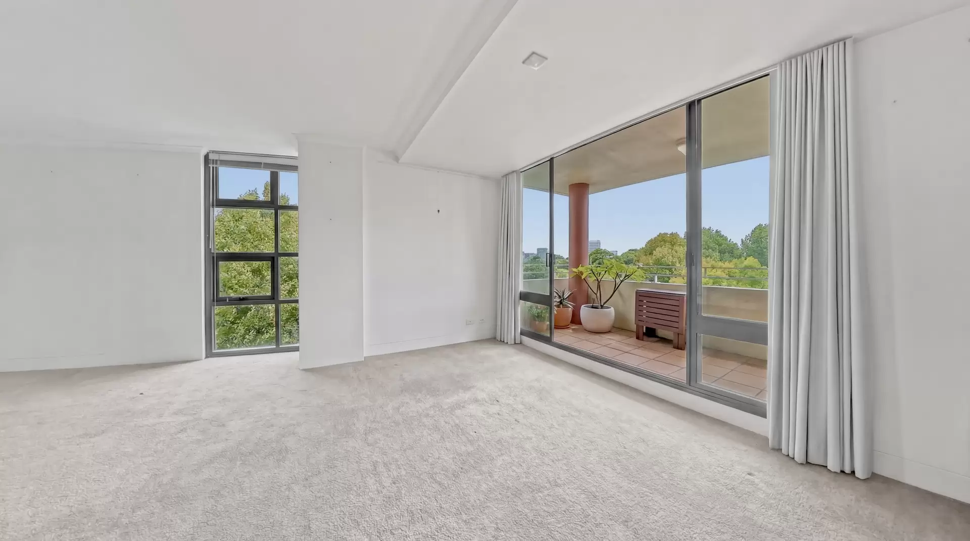 H424/780 Bourke Street, Redfern For Lease by The Gallery Real Estate - image 1