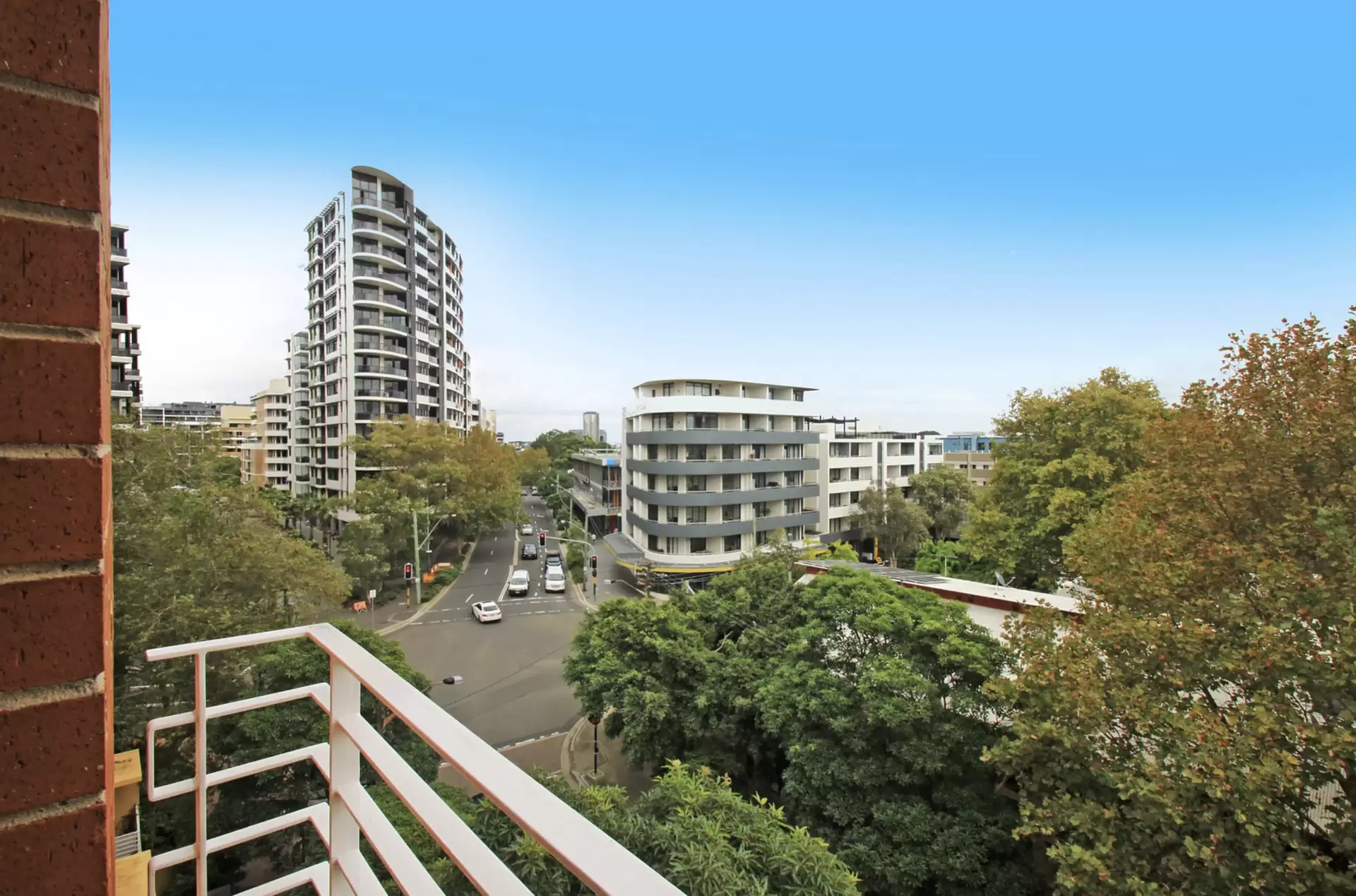 H424/780 Bourke Street, Redfern For Lease by The Gallery Real Estate - image 1