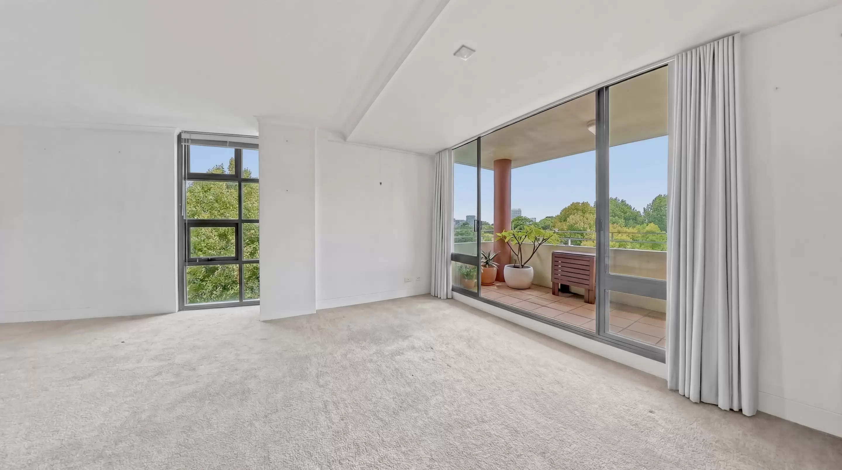 H424/780 Bourke Street, Redfern For Lease by The Gallery Real Estate - image 1